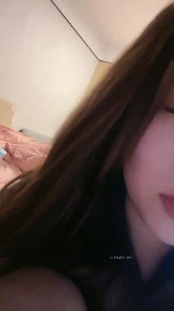 萝莉变女神了 ，【真礼】这样的大胸尤物， 扒穴扣逼了， 真好看，清纯反差，校园女神 截图10