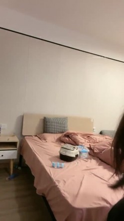 萝莉变女神了 ，【真礼】这样的大胸尤物， 扒穴扣逼了， 真好看，清纯反差，校园女神 截图14