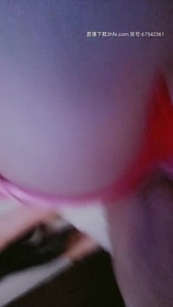 美女集中营〖群女战火〗美女们都在玩手机 粗屌哥性欲高涨随便拉过一个无套就开操 内射玩再干另一个 高清源码录制 截图3