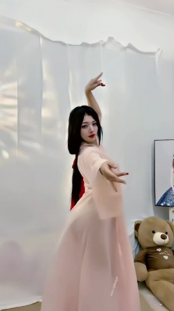 青春无敌，抖音风艺校美少女【杨晓花】定制福利，露脸露点，各种热门BGM裸舞 截图1