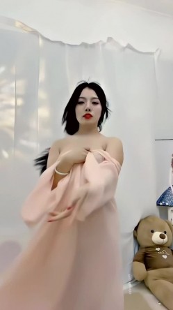 青春无敌，抖音风艺校美少女【杨晓花】定制福利，露脸露点，各种热门BGM裸舞 截图4