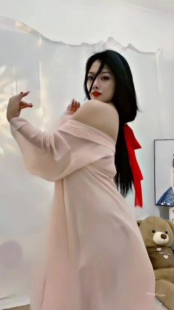 青春无敌，抖音风艺校美少女【杨晓花】定制福利，露脸露点，各种热门BGM裸舞 截图6