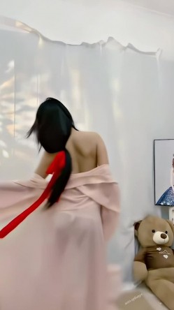 青春无敌，抖音风艺校美少女【杨晓花】定制福利，露脸露点，各种热门BGM裸舞 截图7