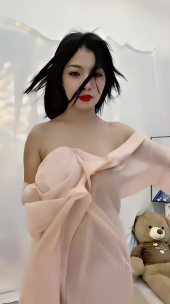 青春无敌，抖音风艺校美少女【杨晓花】定制福利，露脸露点，各种热门BGM裸舞 截图13