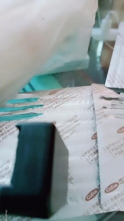 【骚宝丶老中医吹牛逼】偷拍 中医SPA 老婆闺蜜来求诊 服务一次到位！外面有客人 还是开操  直夸比我老公厉害 截图14
