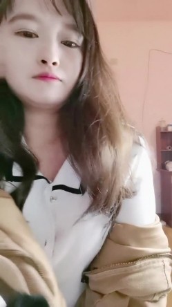 新人，极品良家小少妇，【衣不染尘】，家中独居无聊，喝点酒醉了，各种道具自慰 截图3