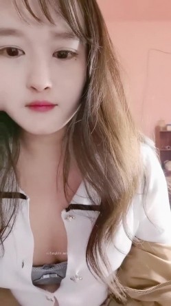 新人，极品良家小少妇，【衣不染尘】，家中独居无聊，喝点酒醉了，各种道具自慰 截图4