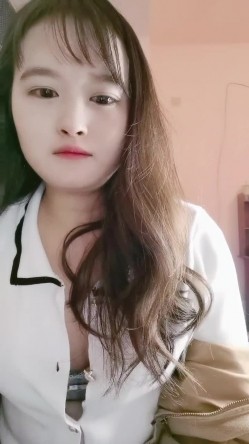 新人，极品良家小少妇，【衣不染尘】，家中独居无聊，喝点酒醉了，各种道具自慰 截图5