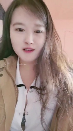 新人，极品良家小少妇，【衣不染尘】，家中独居无聊，喝点酒醉了，各种道具自慰 截图6