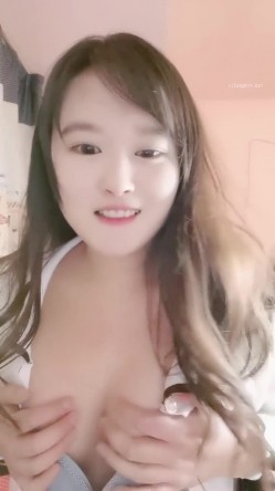 新人，极品良家小少妇，【衣不染尘】，家中独居无聊，喝点酒醉了，各种道具自慰 截图10
