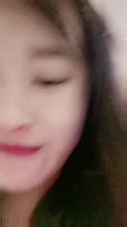 新人，极品良家小少妇，【衣不染尘】，家中独居无聊，喝点酒醉了，各种道具自慰 截图11