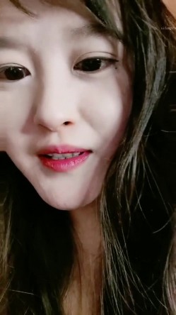 新人，极品良家小少妇，【衣不染尘】，家中独居无聊，喝点酒醉了，各种道具自慰 截图13