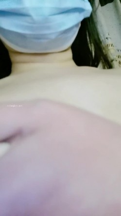 新人，极品良家小少妇，【衣不染尘】，家中独居无聊，喝点酒醉了，各种道具自慰 截图16