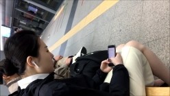 【裙底 ️春光乍泄】抄底各路高质量空姐乘务员 白皙大长腿诱人丝袜 骚丁豹纹白窄五花八门 饱满阴皁腿都够玩一年 截图1