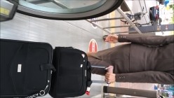 【裙底 ️春光乍泄】抄底各路高质量空姐乘务员 白皙大长腿诱人丝袜 骚丁豹纹白窄五花八门 饱满阴皁腿都够玩一年 截图13