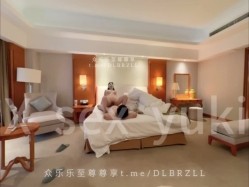推特40万粉丝D奶肥臀骚母狗「Sexy_Yuki」999元付费福利，高跟丝袜情趣吊带内衣，富豪的调教肉便器 截图4