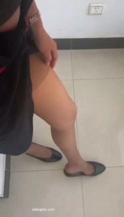 【真实空姐 ️稀缺航空】极品制服『空姐』反差婊私拍集 佳妮空姐多名女神接机啪啪 穿空姐制服做爱 截图4