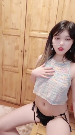 新人！大学生下海~又骚又漂亮~【贝贝】美乳爱心奶~爱了，青春气息扑面而来，兄弟们动心吗 截图4