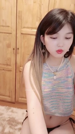 新人！大学生下海~又骚又漂亮~【贝贝】美乳爱心奶~爱了，青春气息扑面而来，兄弟们动心吗 截图13