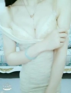 喷火少妇，居家饥渴死了，老公不在家，弹视频来发骚！ 截图2