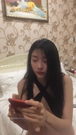 很听话什么姿势都配合 明星般的颜值 笔直的美腿和丰乳 极品中的战斗鸡 高挑修长的身材 就像韩剧里的女主角 截图1