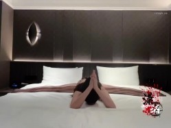 推特大神，【潇洒_匹夫】付费福利，顶级调教舞蹈生，一字马喷水，高难度动作 截图1