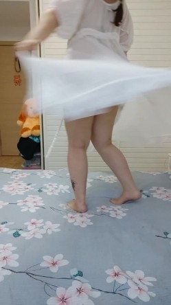 火爆全网极品露脸人妻熟女，肚皮舞老师【柏X彤】绝密私拍，肤白奶大肥臀裸舞啪啪，相当炸裂 截图5
