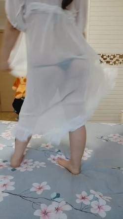 火爆全网极品露脸人妻熟女，肚皮舞老师【柏X彤】绝密私拍，肤白奶大肥臀裸舞啪啪，相当炸裂 截图15