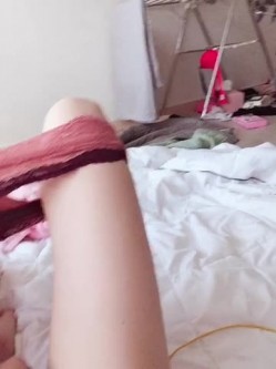 高颜值女神级反差婊白领良家美女李始宇不健康露脸私拍流出对着镜子自慰内裤擦淫水 截图8