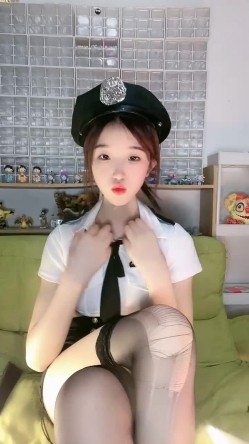 【兔兔兔小白】，纯欲系天花~直播刷水枪求调教，首播大哭，小妹妹受了委屈，哭得大哥们都心疼了 截图1