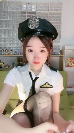 【兔兔兔小白】，纯欲系天花~直播刷水枪求调教，首播大哭，小妹妹受了委屈，哭得大哥们都心疼了 截图2
