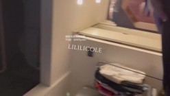 专泡良家大神『LILILICOLE』翘臀骚货一边穿着高跟黑丝一边女上摇摆，只需躺着据能享受全自动炮架服务 截图2