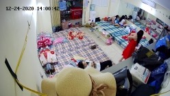 监控偷拍缅北电信诈骗公司女员工集体大通铺睡觉 ️有业绩才能回家 截图2