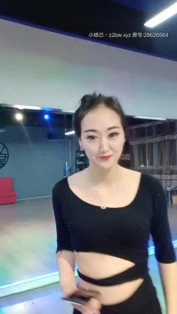 舞蹈教练，豪放不拘束的健身房，各种劲舞嗨起来，被网友们勾引发骚得不行，脱掉内裤下面已经湿漉漉了！ 截图3