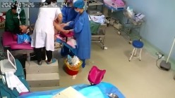 最新流出 黑客破解国内某乡镇医院偷拍产房孕妇顺产高清视频流出 截图9