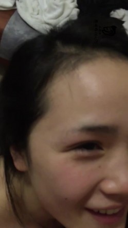 【反差曝光】河南母狗反差婊子，「郑子欣」在酒店被调教边操边高潮 截图5