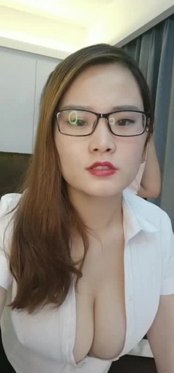 颜值不错骚气大奶眼镜女主播双女秀 性感黑丝互摸舔奶道具摩擦 娇喘呻吟很是诱惑不要错过 截图5