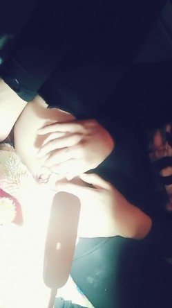 户外美女主播先掰穴自慰 然后给勾搭的小哥口交 接着被后入爆操 截图1