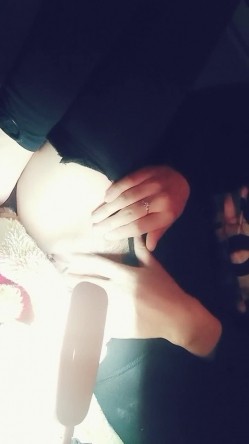 户外美女主播先掰穴自慰 然后给勾搭的小哥口交 接着被后入爆操 截图2