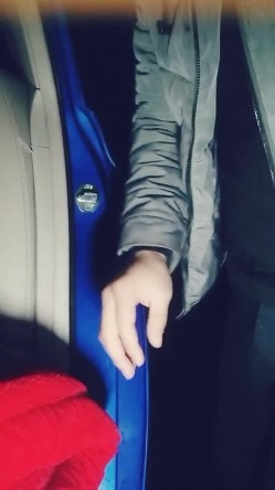 户外美女主播先掰穴自慰 然后给勾搭的小哥口交 接着被后入爆操 截图6