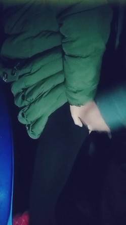 户外美女主播先掰穴自慰 然后给勾搭的小哥口交 接着被后入爆操 截图12
