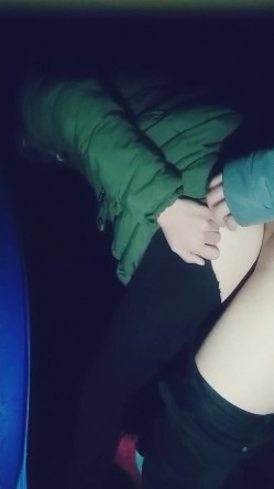 户外美女主播先掰穴自慰 然后给勾搭的小哥口交 接着被后入爆操 截图14