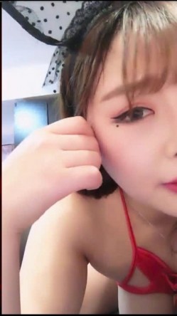 丰满巨乳妹子情趣装诱惑掰开逼逼给你看 好骚的两个大奶一直晃 露脸真美 截图1
