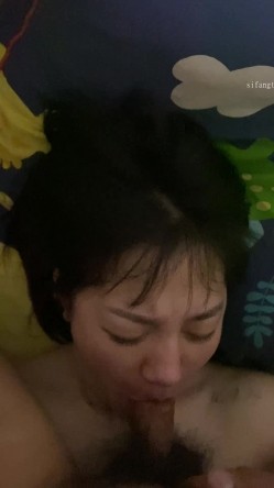 【高端泄密】大美女小岚被调教流出 此女身材丰满，脸蛋一流 外表清纯原来内心风骚无比 截图4