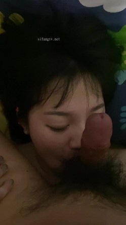 【高端泄密】大美女小岚被调教流出 此女身材丰满，脸蛋一流 外表清纯原来内心风骚无比 截图8