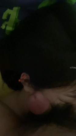 【高端泄密】大美女小岚被调教流出 此女身材丰满，脸蛋一流 外表清纯原来内心风骚无比 截图15