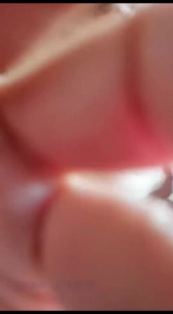 “舒服吧老头明天当我干爹好不好”对白搞笑淫荡70来岁J8还很大的老头被超骚的熟女鸡爽的不要不要的 截图9