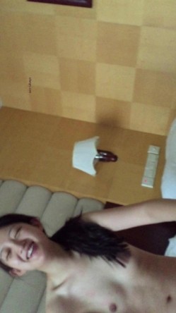 温柔小女友，酒店吃鸡流出，有鸡巴吃、小嘴笑得蛮开心~~ 截图16