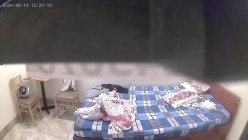 小旅馆钟点炮房暗藏摄像头偷拍 ️几对男女开房啪啪老哥蹲在床边给颜值还可以的短发妹子舔逼 截图11