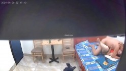 小旅馆钟点炮房暗藏摄像头偷拍 ️几对男女开房啪啪老哥蹲在床边给颜值还可以的短发妹子舔逼 截图14
